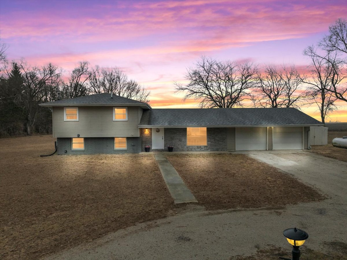 15795 E 2550 North Road, Hudson, IL 61748