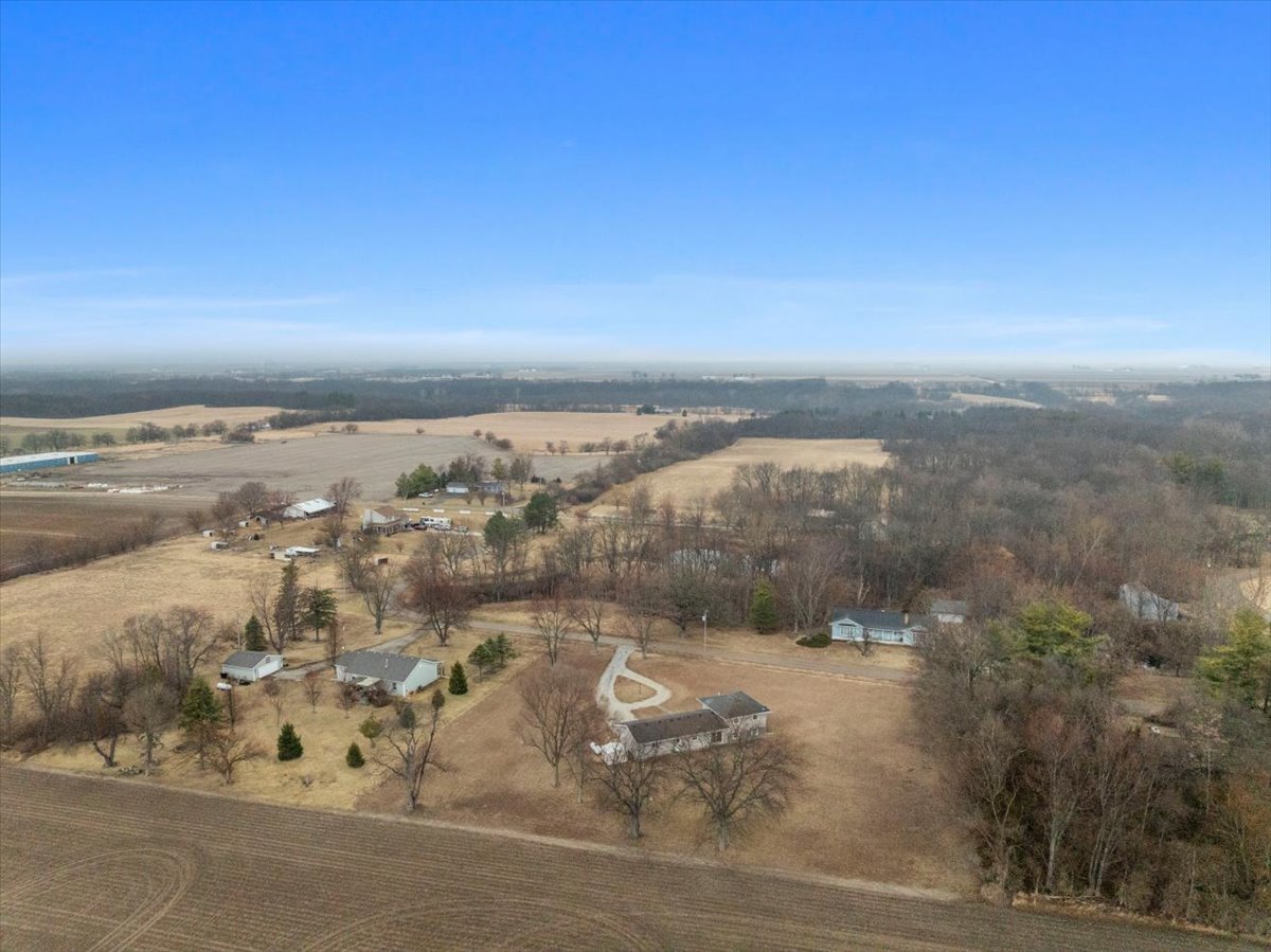 15795 E 2550 North Road, Hudson, IL 61748