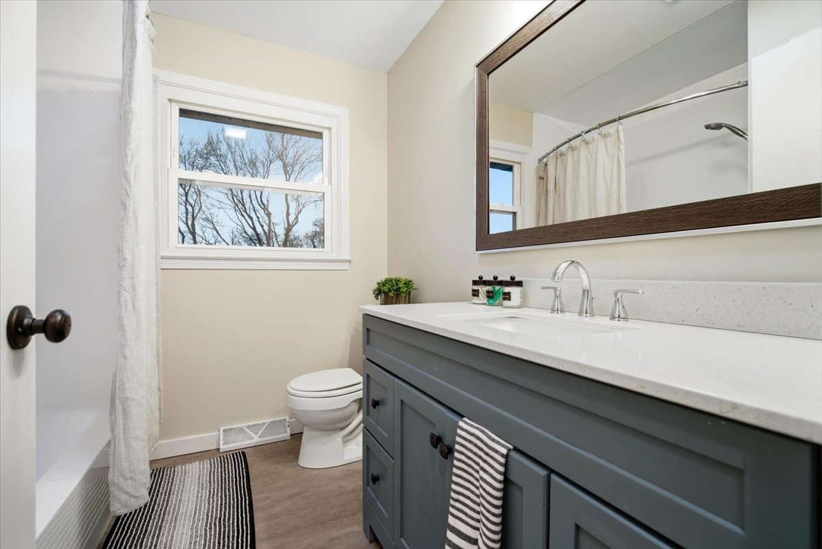 15795 E 2550 North Road, Hudson, IL 61748