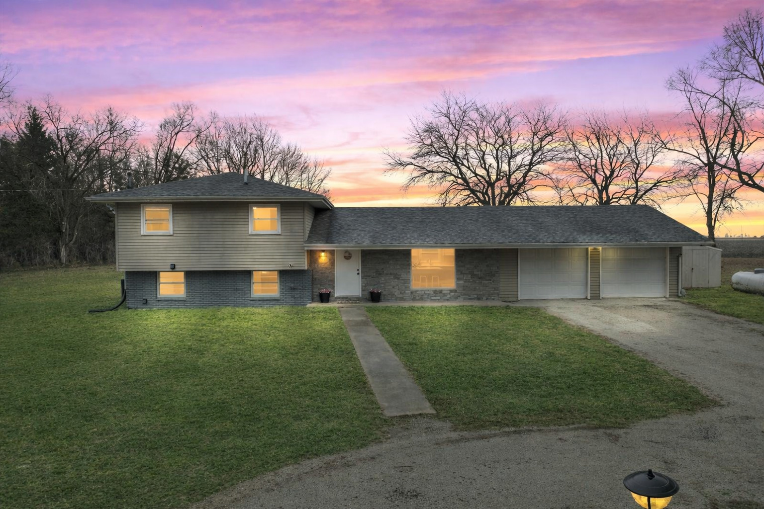 15795 E 2550 North Road, Hudson, IL 61748