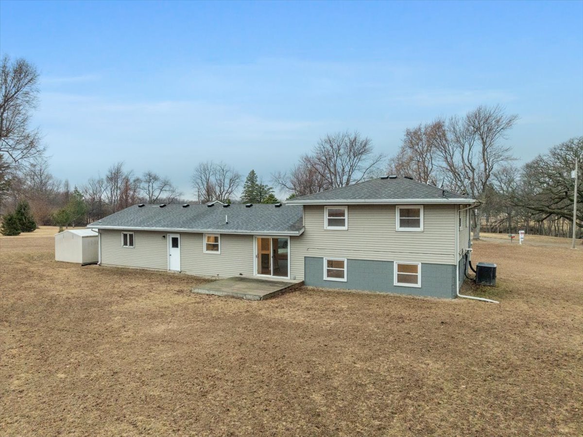 15795 E 2550 North Road, Hudson, IL 61748