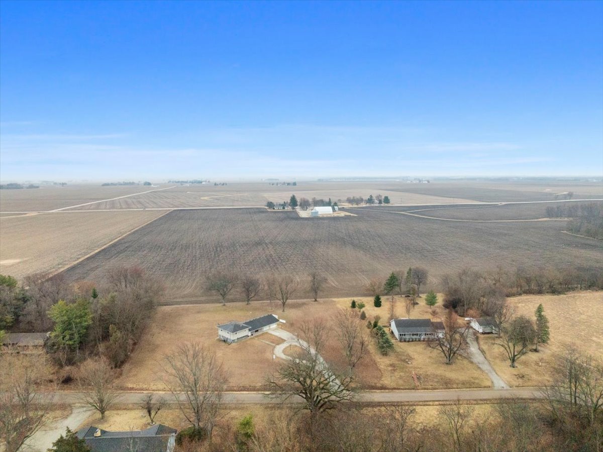 15795 E 2550 North Road, Hudson, IL 61748