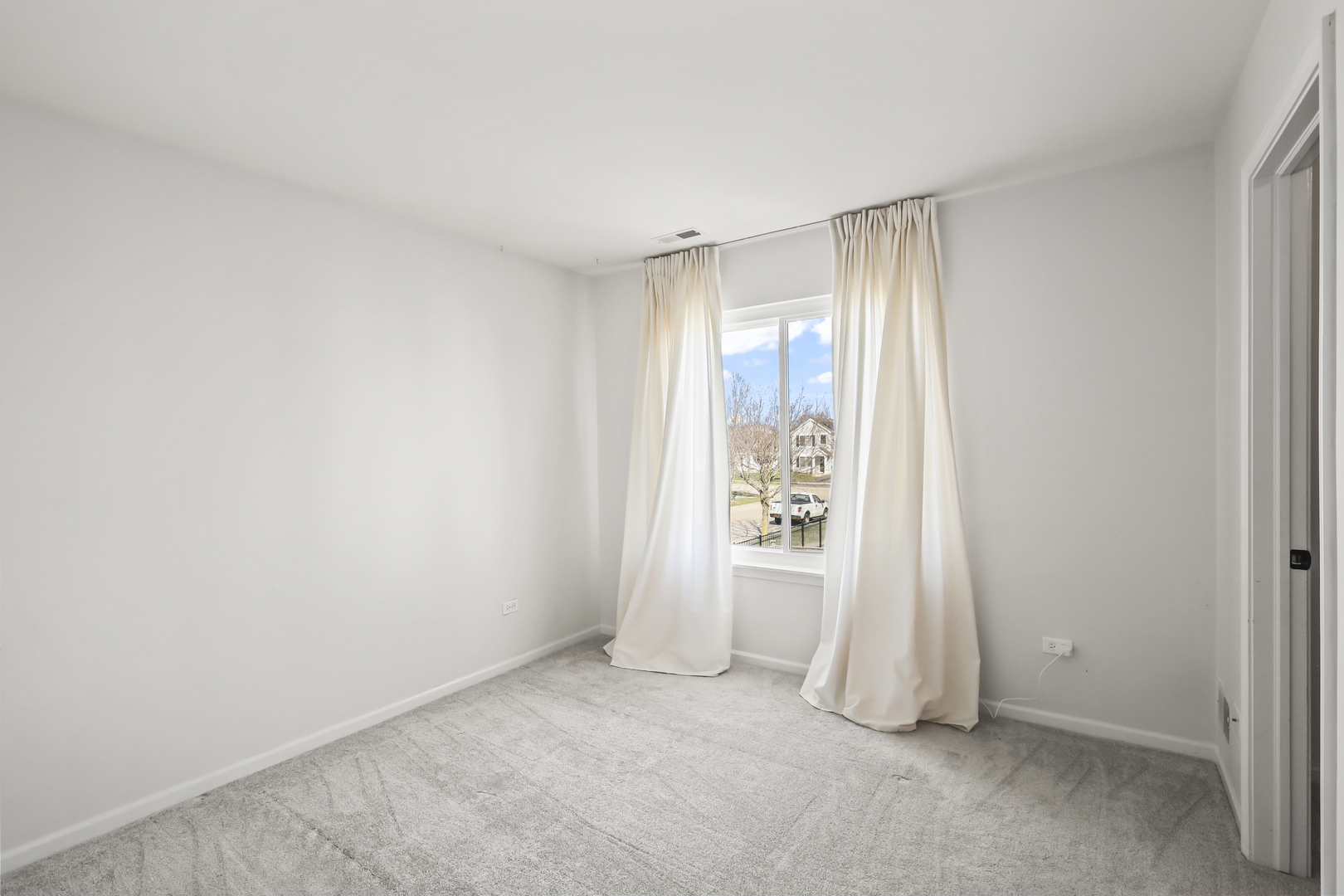 2420 Roxbury Lane, Montgomery, IL 60538