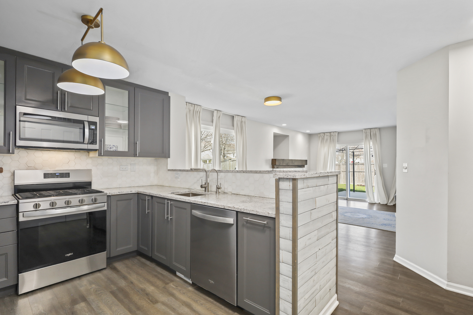 2420 Roxbury Lane, Montgomery, IL 60538