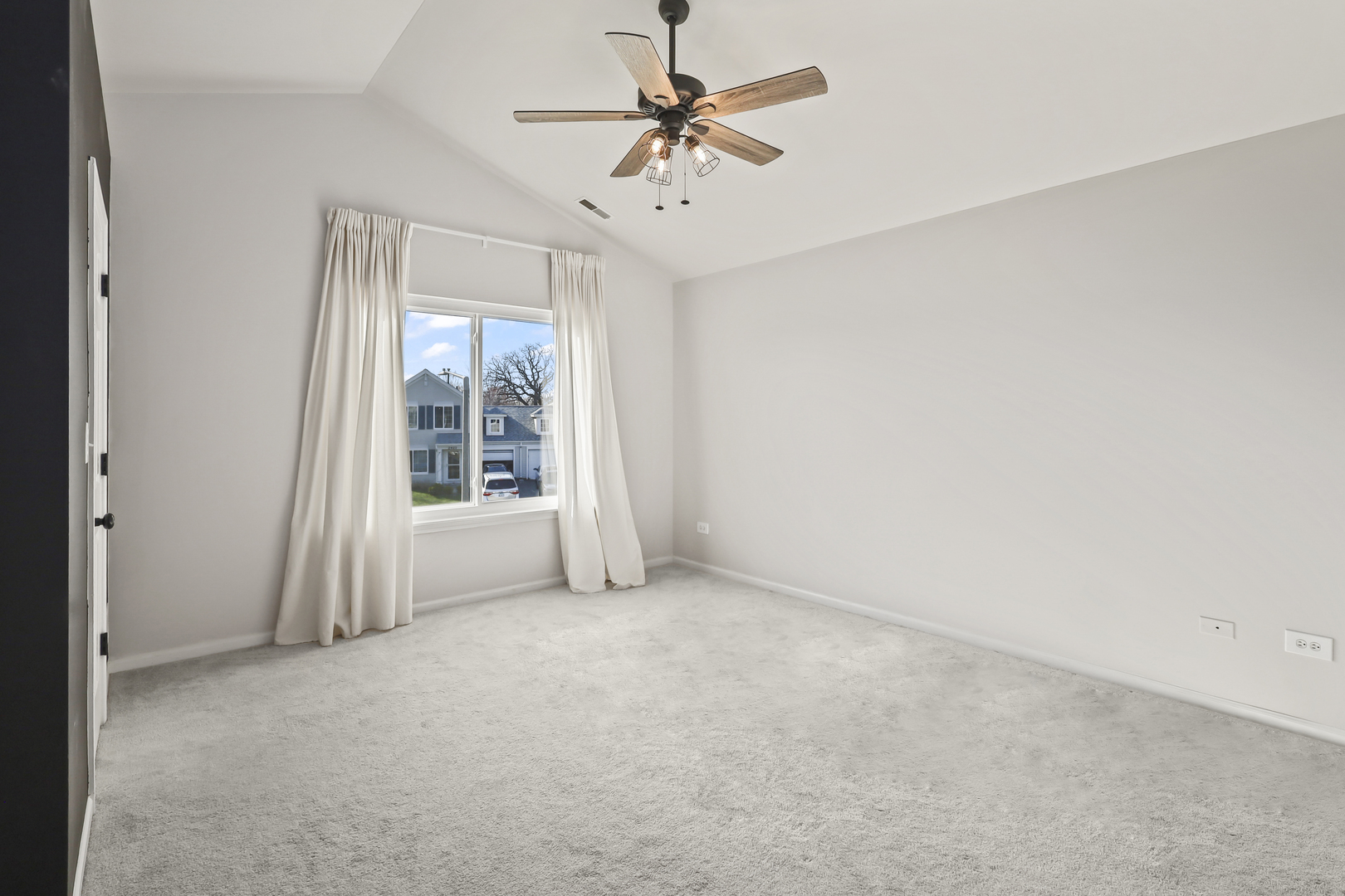 2420 Roxbury Lane, Montgomery, IL 60538