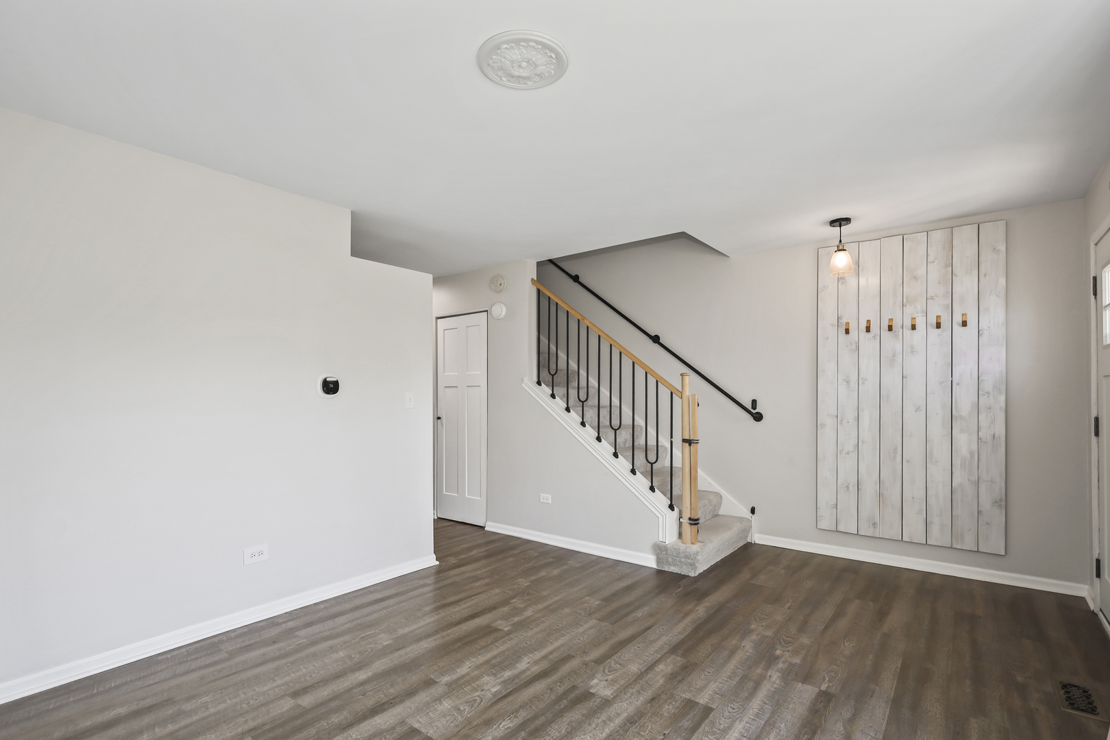 2420 Roxbury Lane, Montgomery, IL 60538