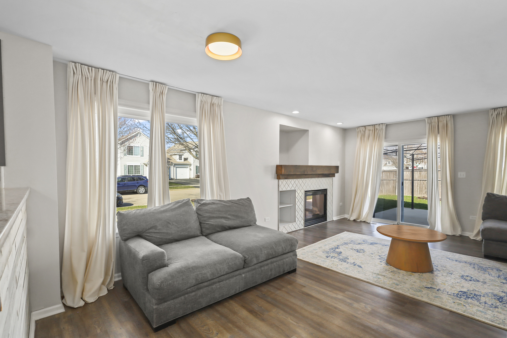 2420 Roxbury Lane, Montgomery, IL 60538