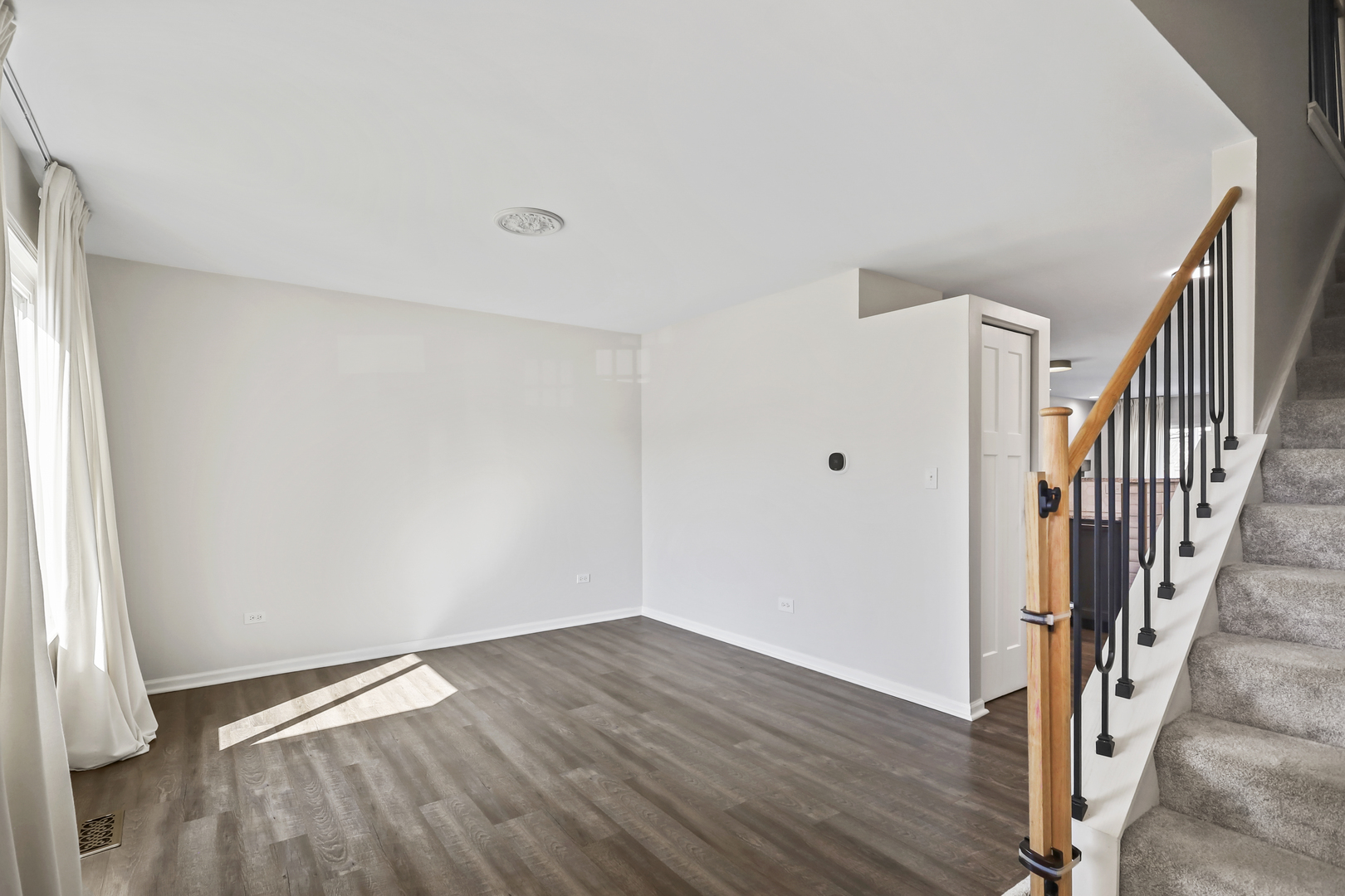 2420 Roxbury Lane, Montgomery, IL 60538