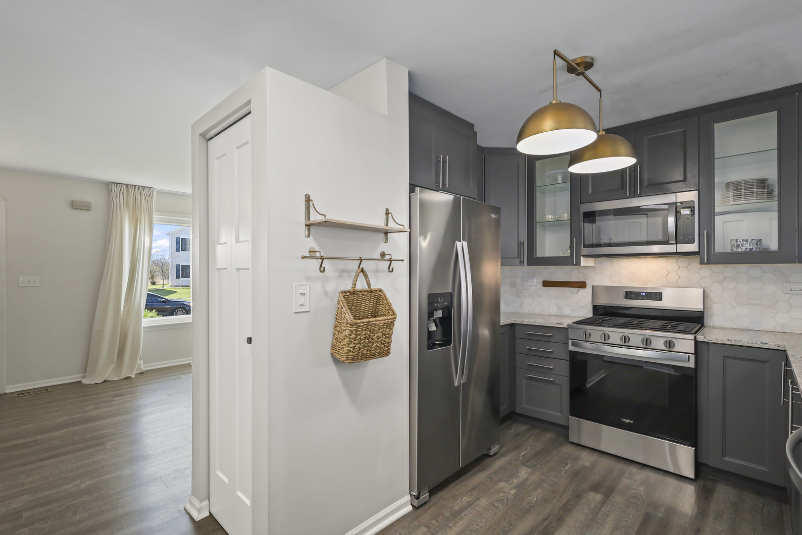 2420 Roxbury Lane, Montgomery, IL 60538