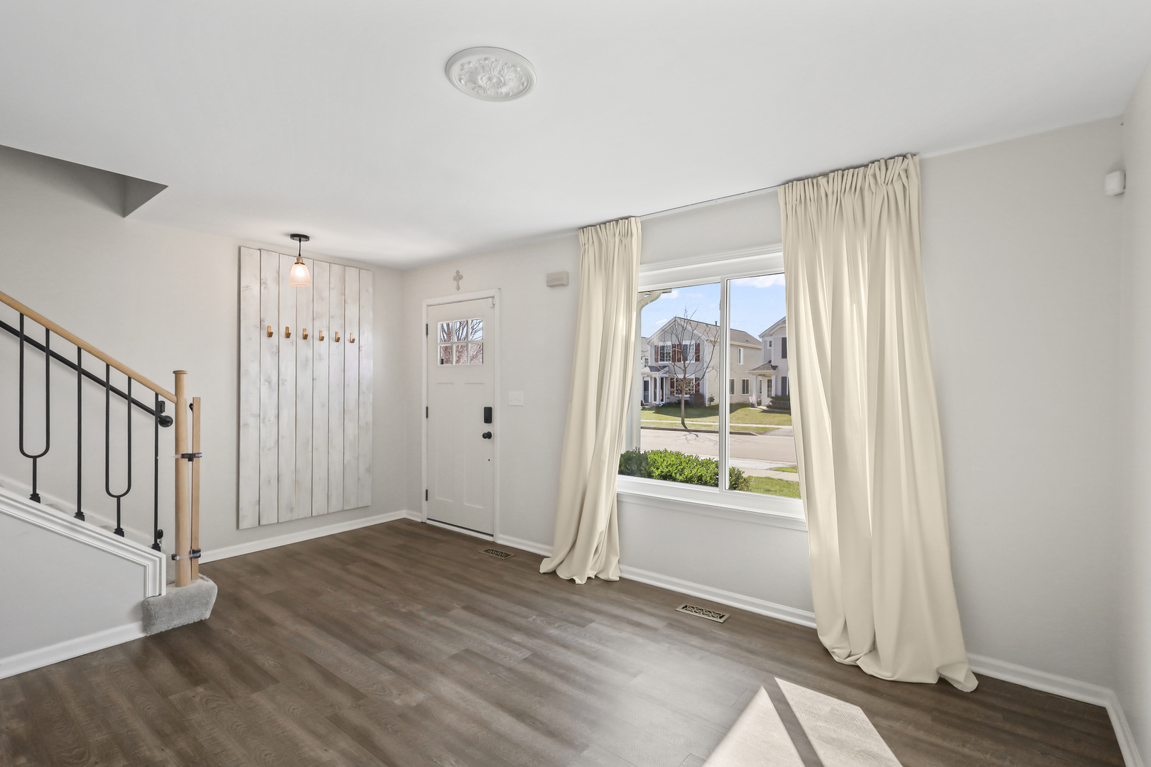 2420 Roxbury Lane, Montgomery, IL 60538