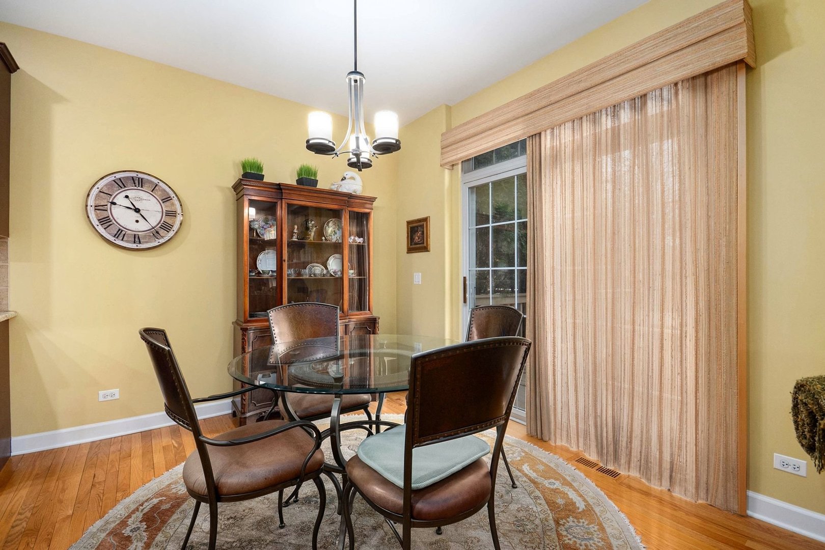 63 Oak Creek Court, North Aurora, IL 60542