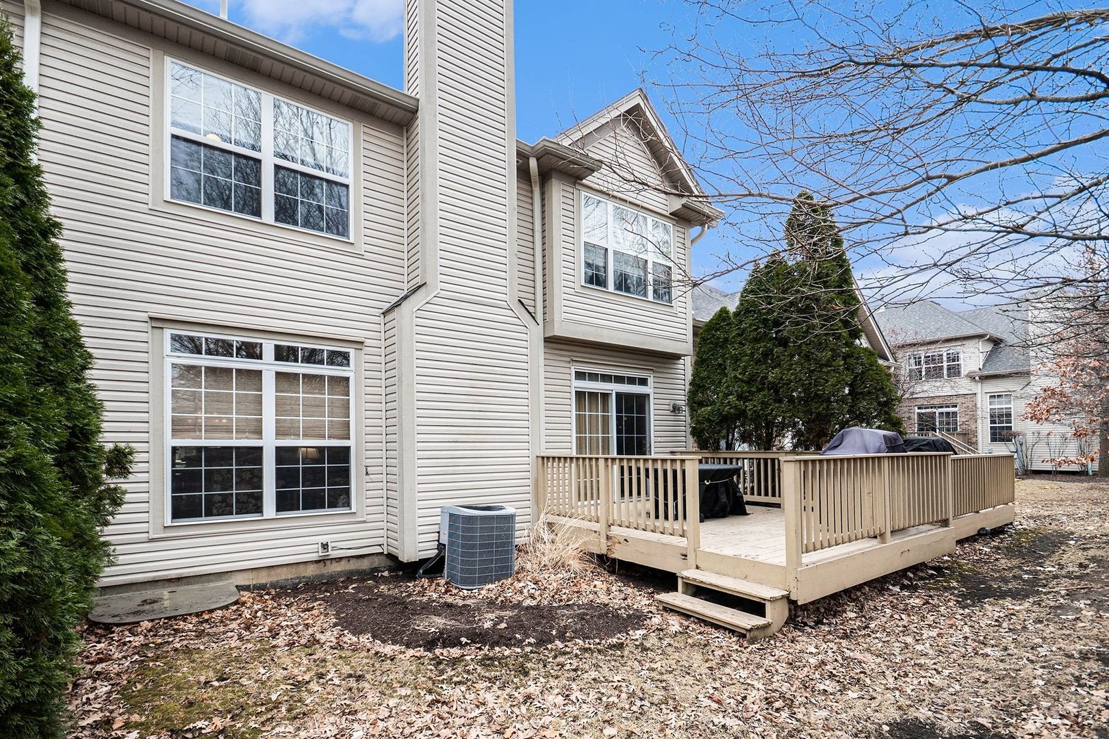 63 Oak Creek Court, North Aurora, IL 60542