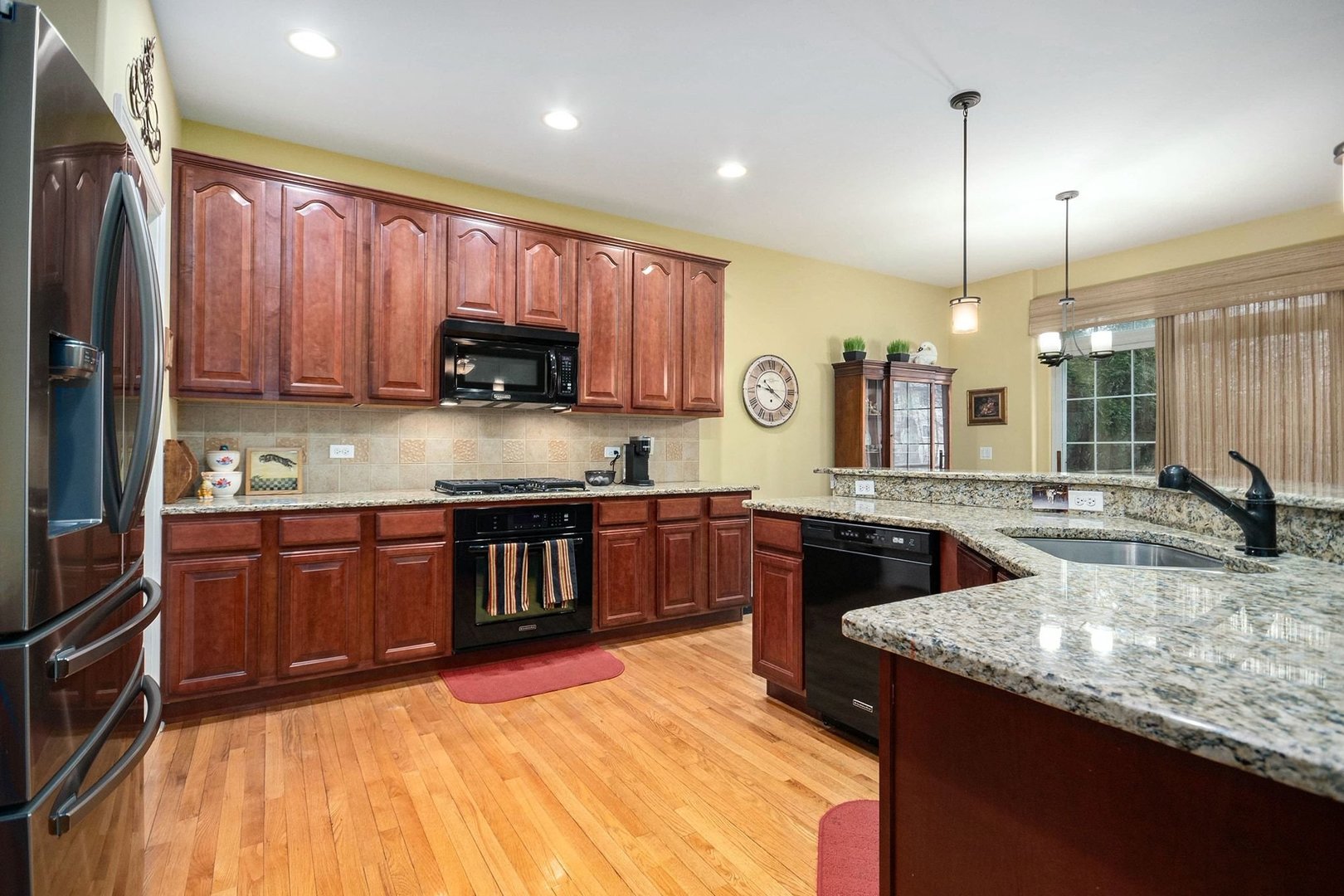 63 Oak Creek Court, North Aurora, IL 60542