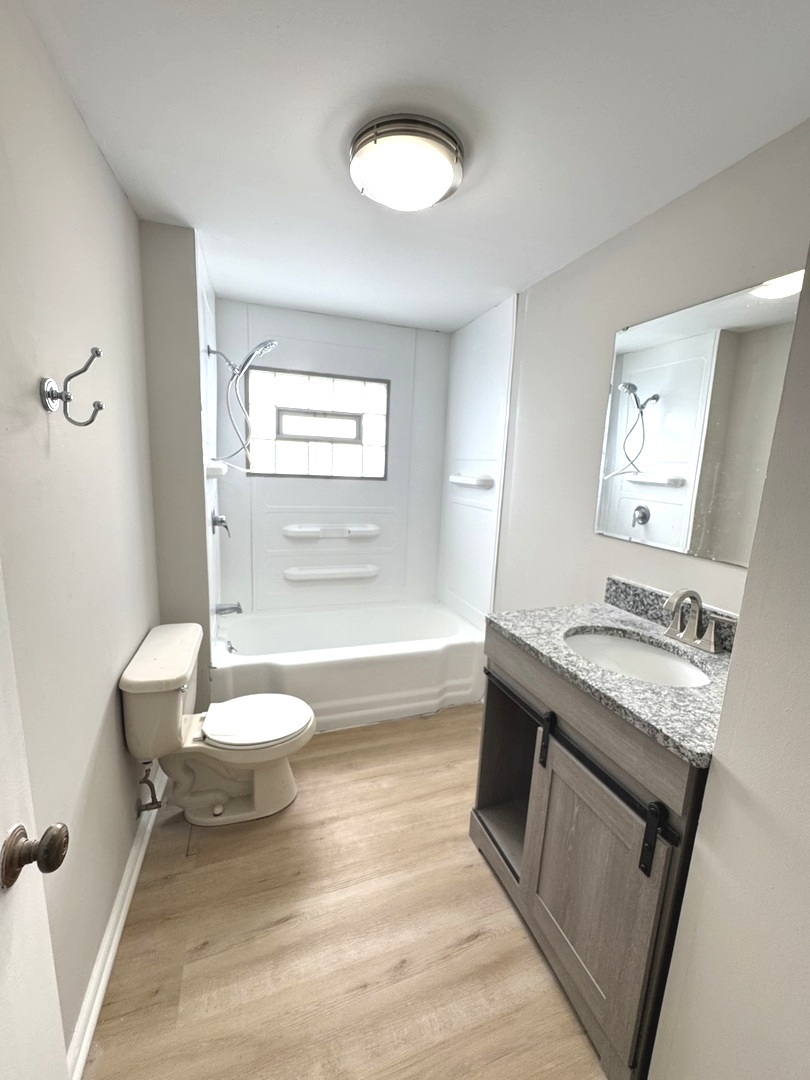 1616 Glenwood Avenue, Joliet, IL 60435