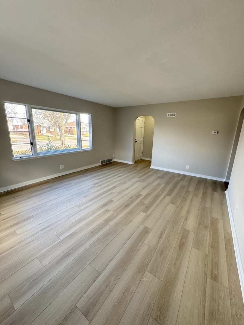 1616 Glenwood Avenue, Joliet, IL 60435