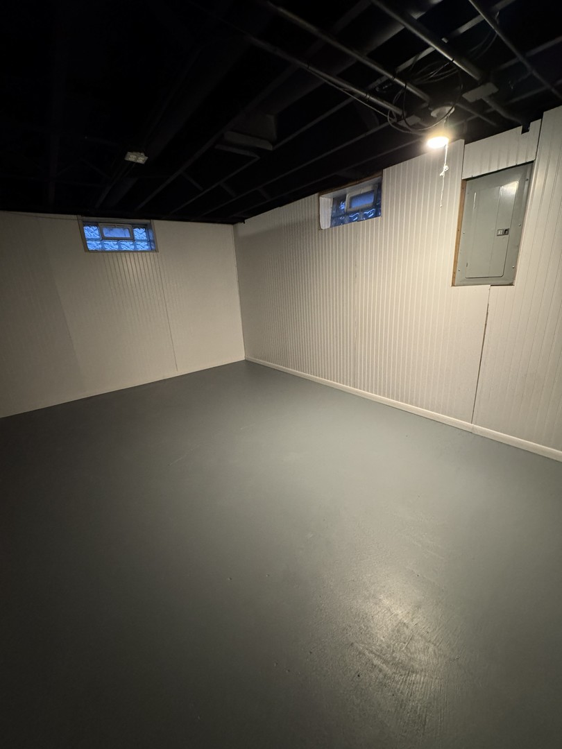 1616 Glenwood Avenue, Joliet, IL 60435