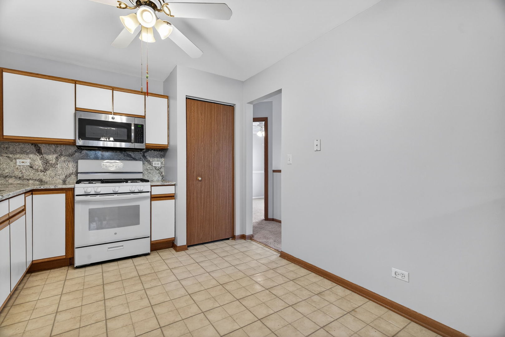 2750 shelly Lane, Aurora, IL 60504