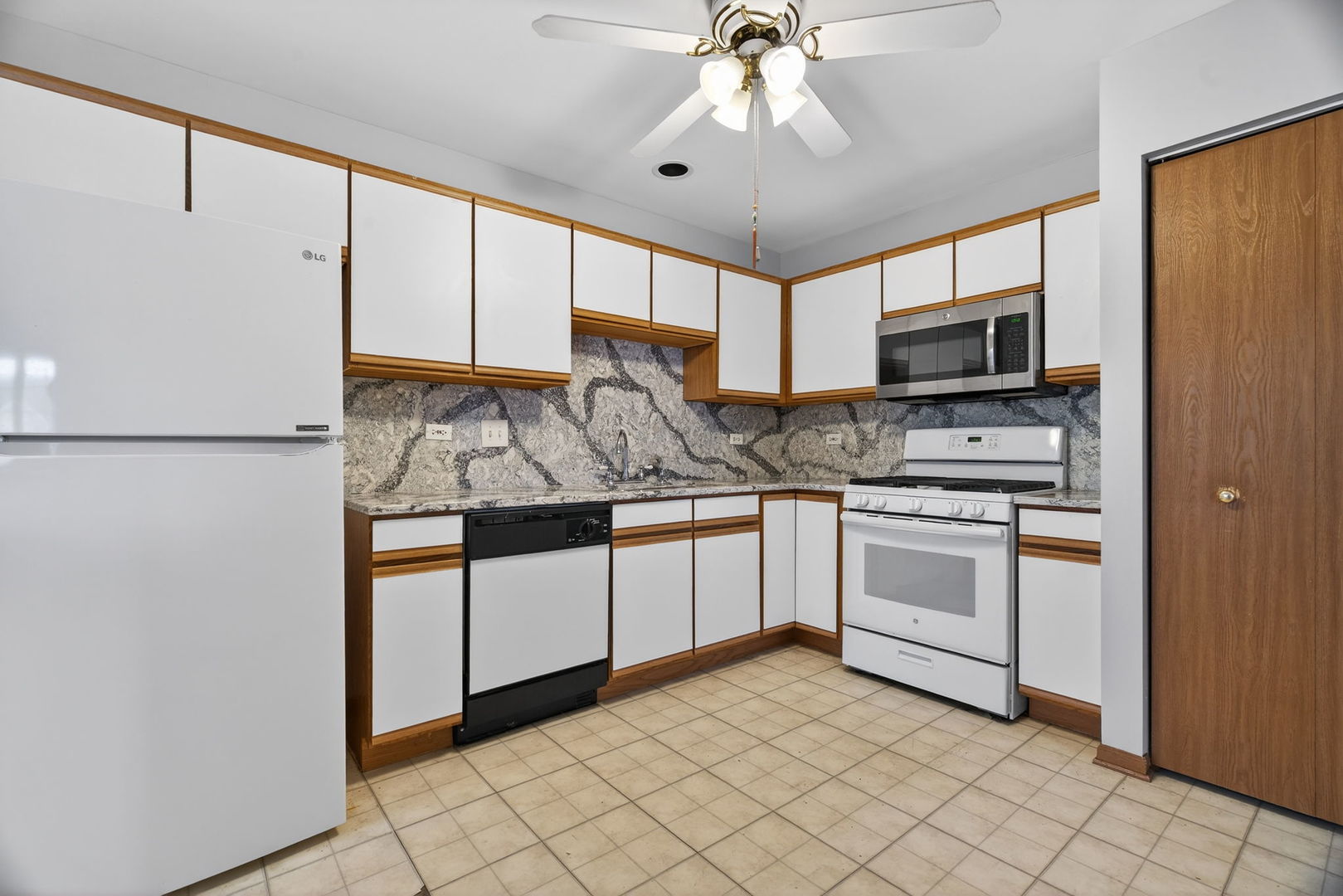 2750 shelly Lane, Aurora, IL 60504