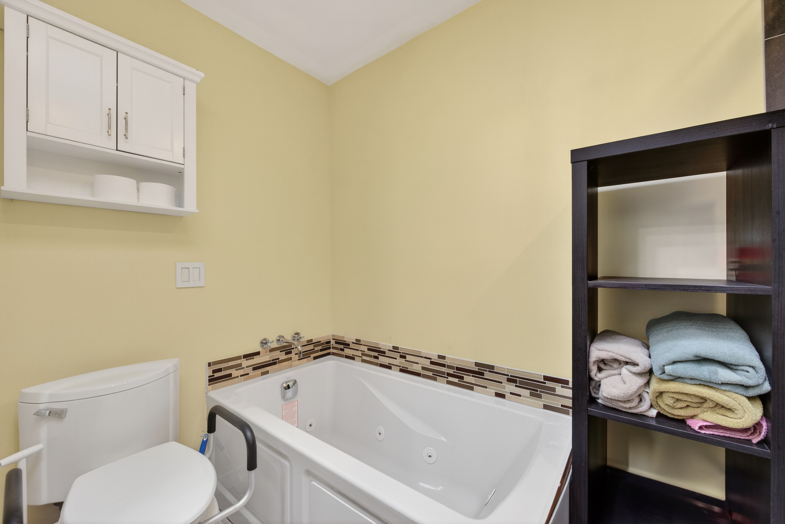 4 AMY Drive, Oswego, IL 60543