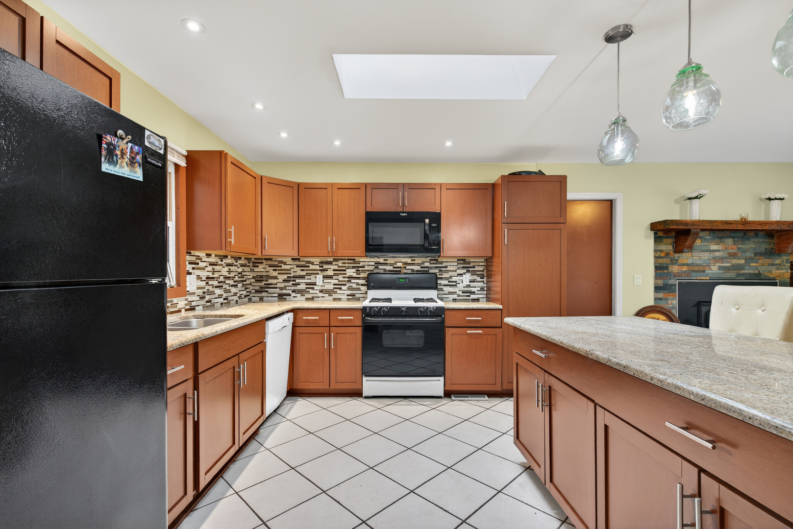 4 AMY Drive, Oswego, IL 60543