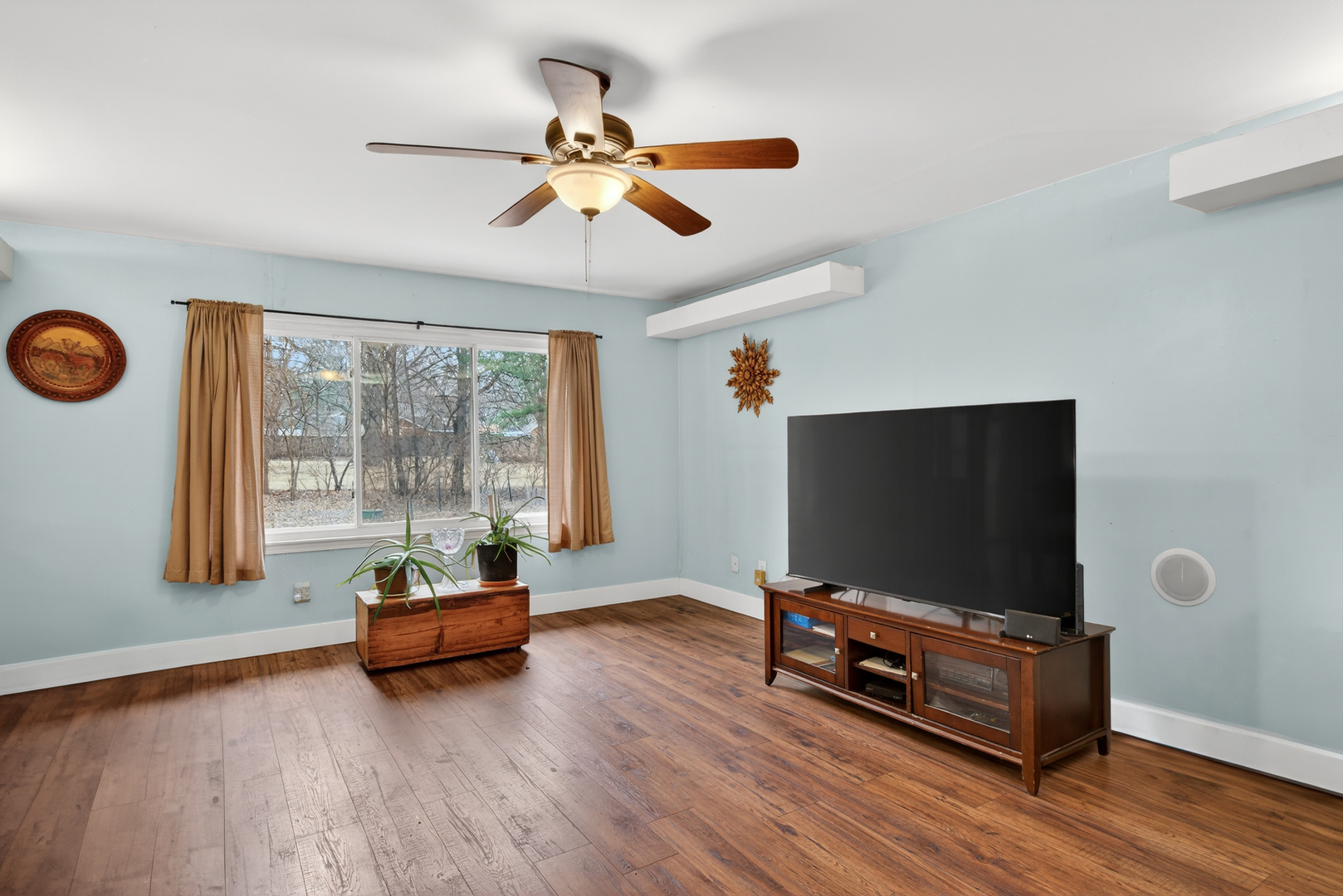 4 AMY Drive, Oswego, IL 60543