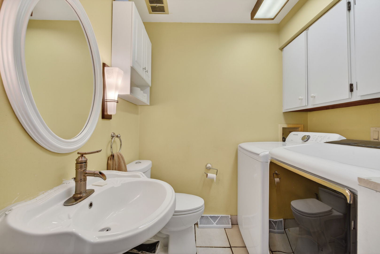 4 AMY Drive, Oswego, IL 60543