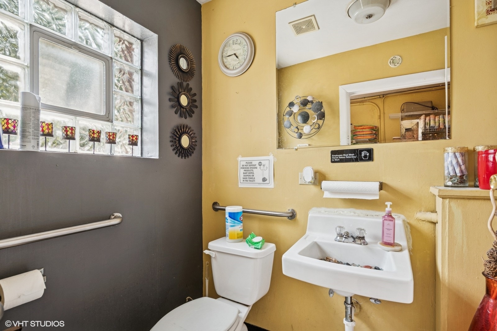 7017 North Avenue, Oak Park, IL 60302