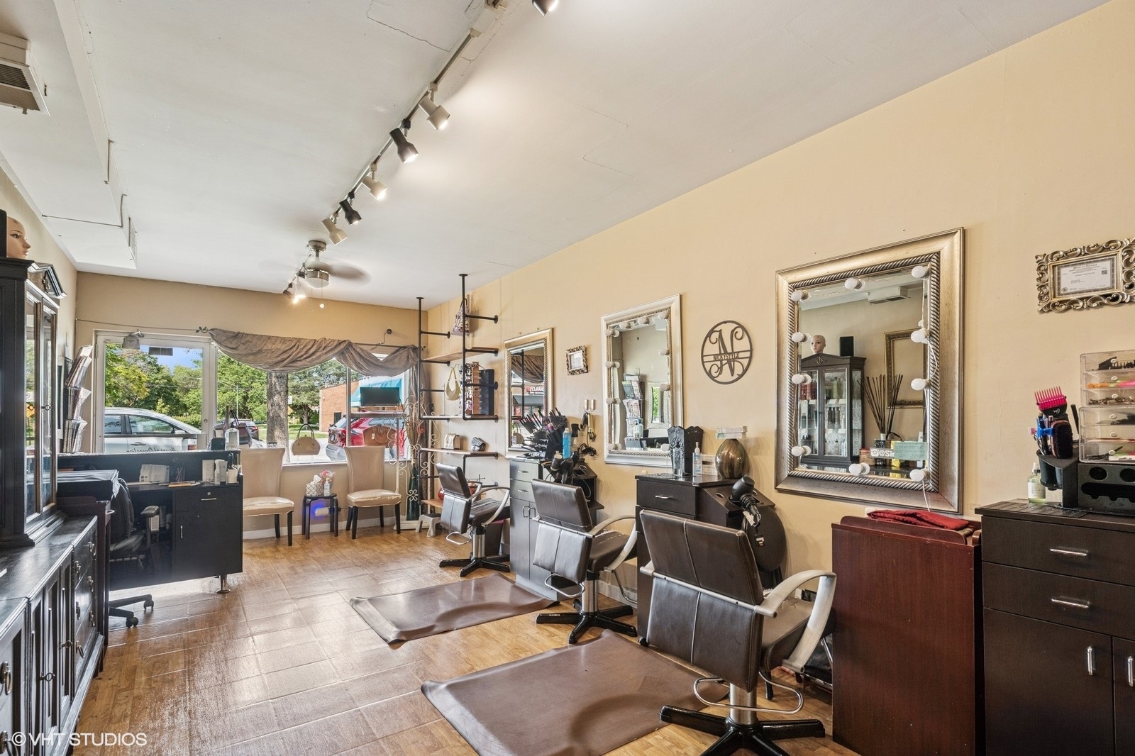 7017 North Avenue, Oak Park, IL 60302