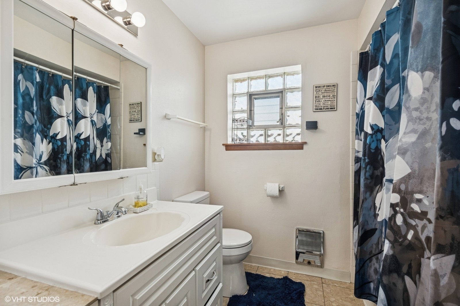 7017 North Avenue, Oak Park, IL 60302