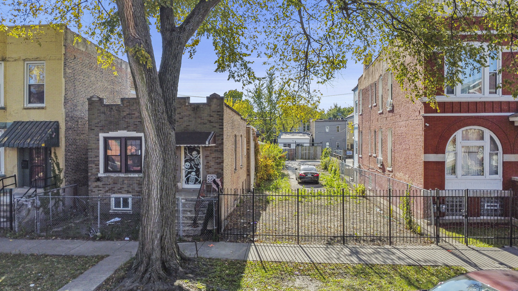 3041 W Flournoy Street, Chicago, IL 60612