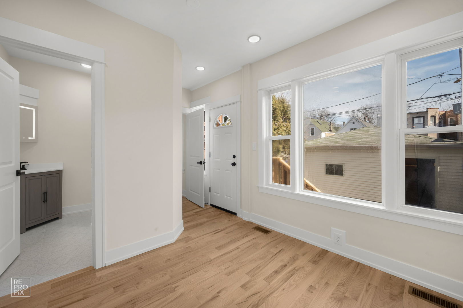 3641 N Hermitage Avenue, Chicago, IL 60613