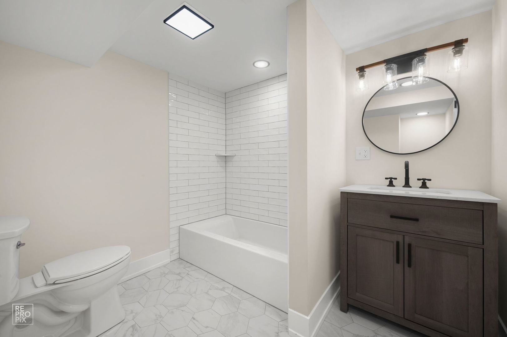 3641 N Hermitage Avenue, Chicago, IL 60613