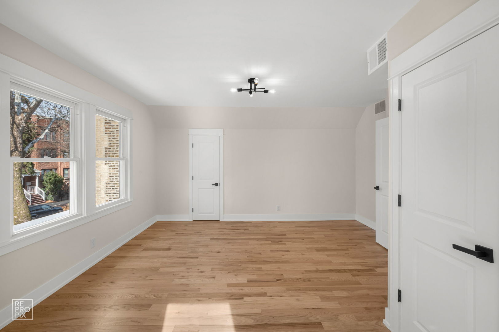 3641 N Hermitage Avenue, Chicago, IL 60613