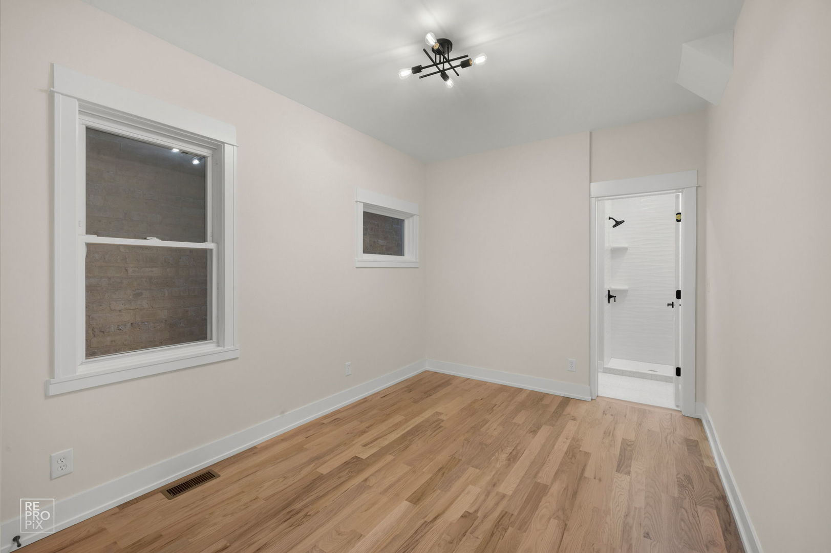 3641 N Hermitage Avenue, Chicago, IL 60613