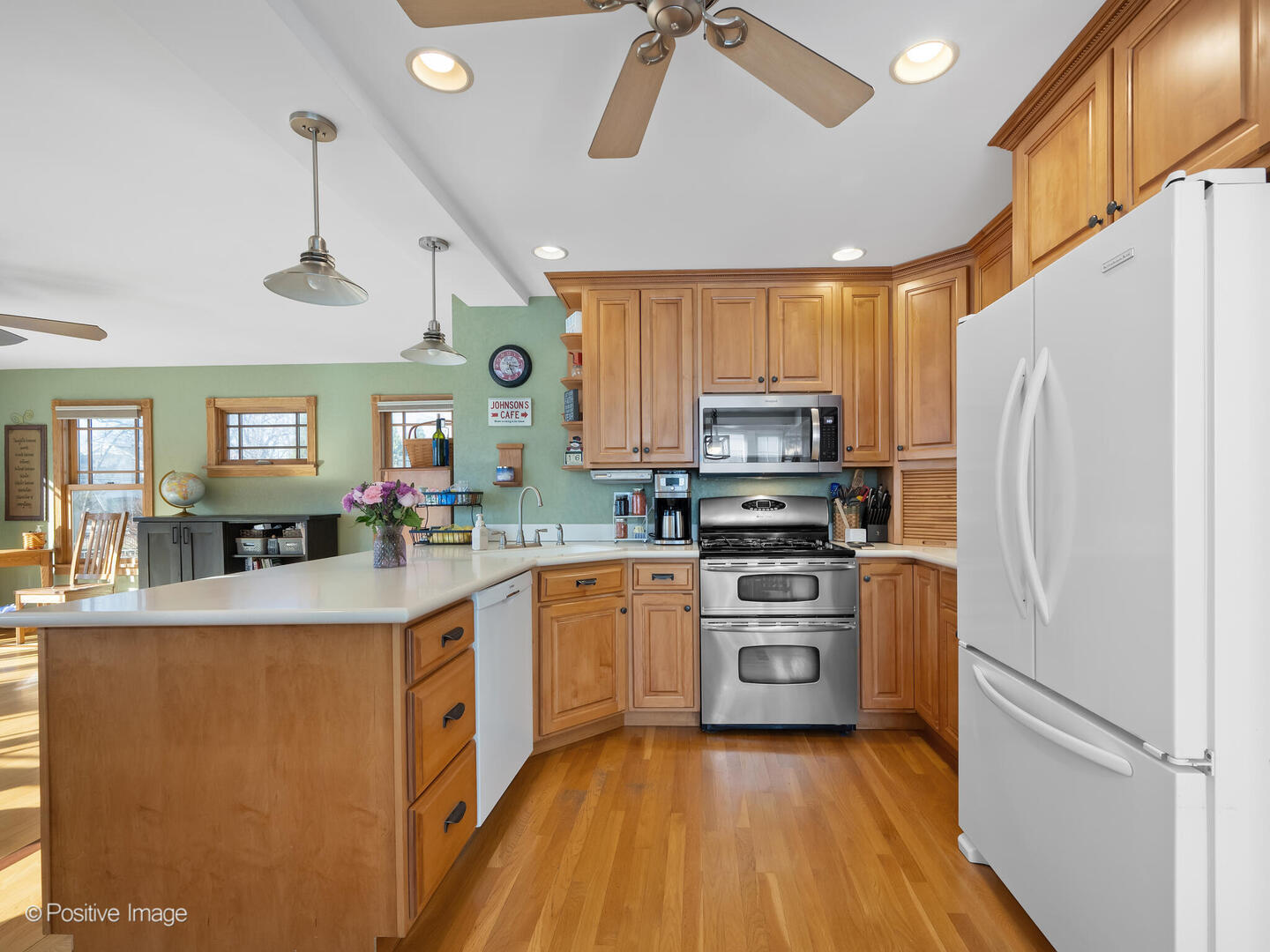 696 S Prospect Avenue, Elmhurst, IL 60126