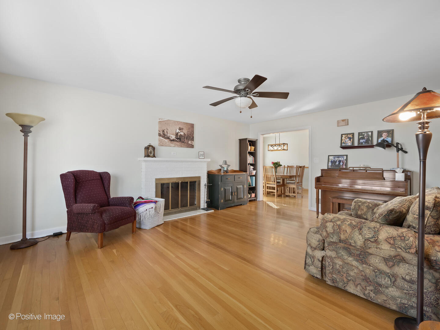 696 S Prospect Avenue, Elmhurst, IL 60126