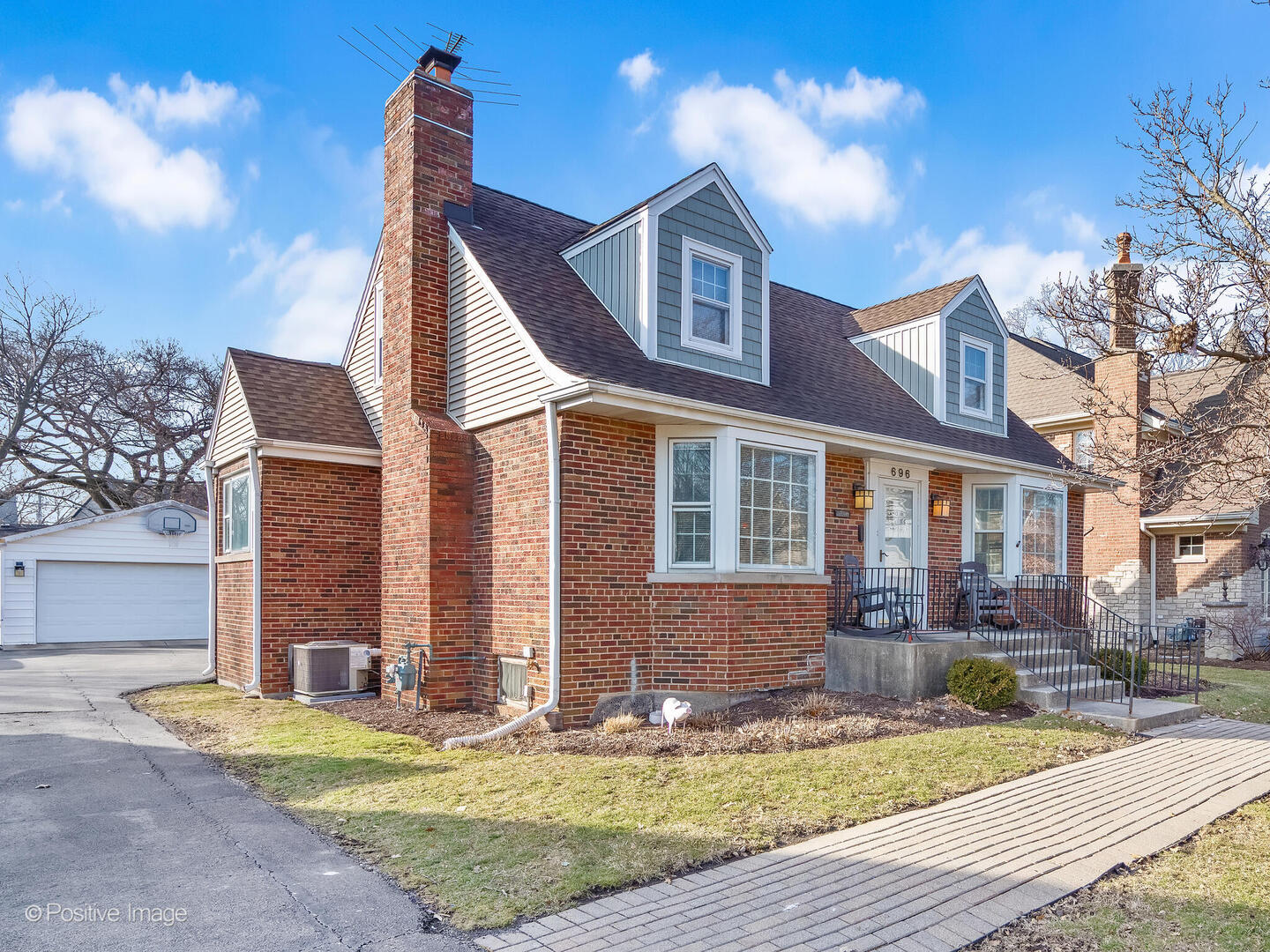 696 S Prospect Avenue, Elmhurst, IL 60126