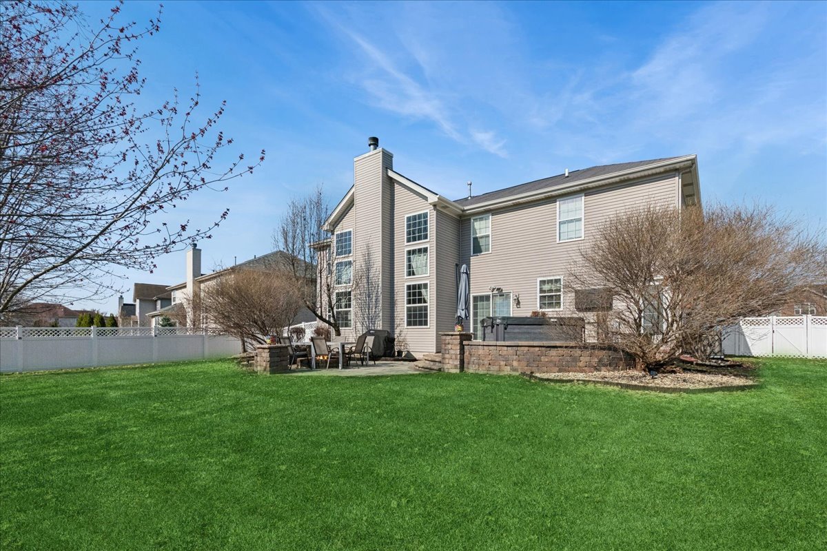 1715 White Oak Lane, Hoffman Estates, IL 60192