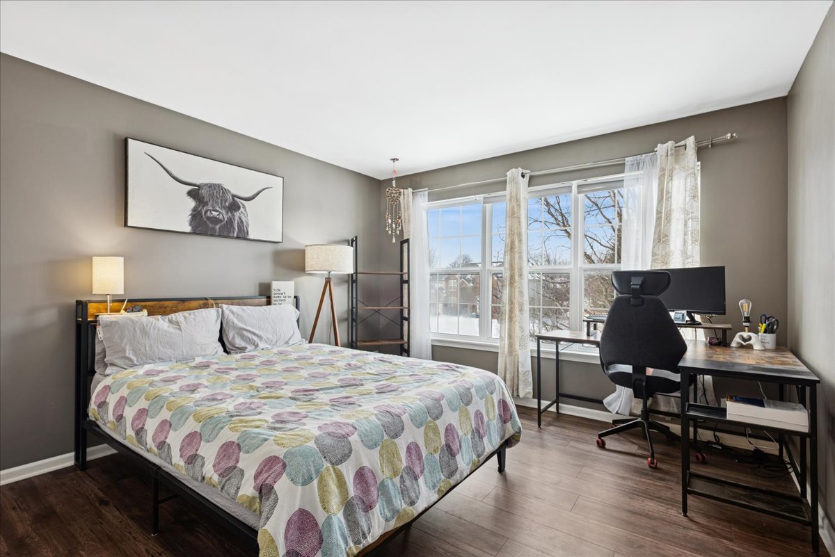 1715 White Oak Lane, Hoffman Estates, IL 60192