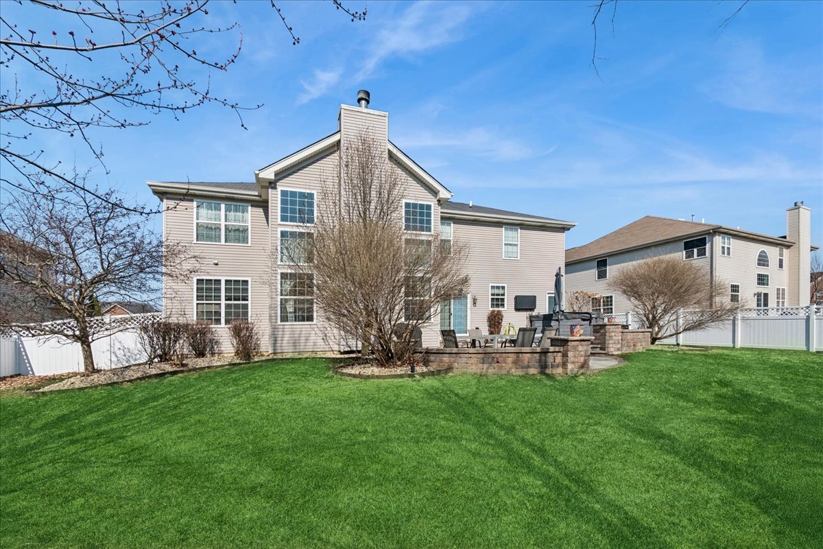 1715 White Oak Lane, Hoffman Estates, IL 60192