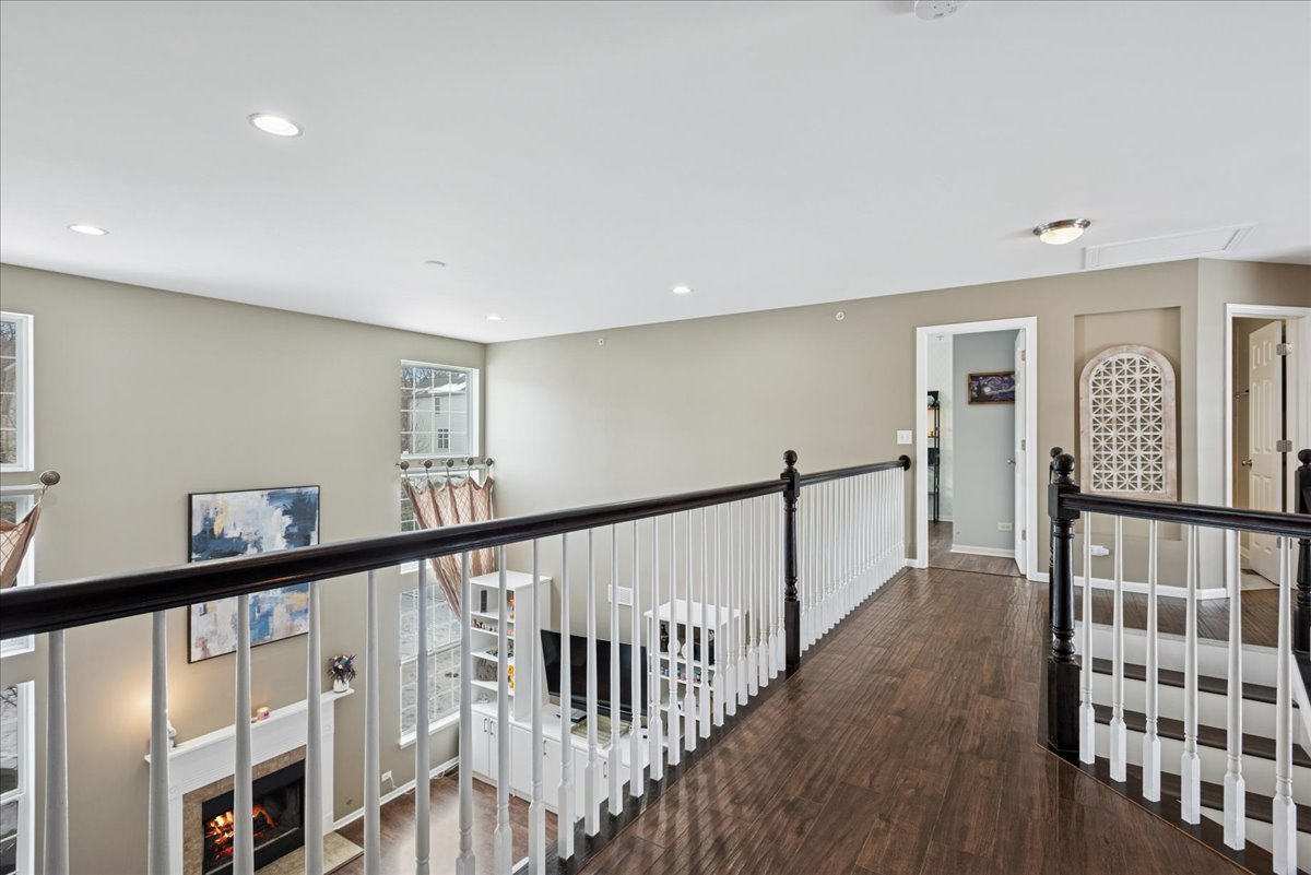 1715 White Oak Lane, Hoffman Estates, IL 60192