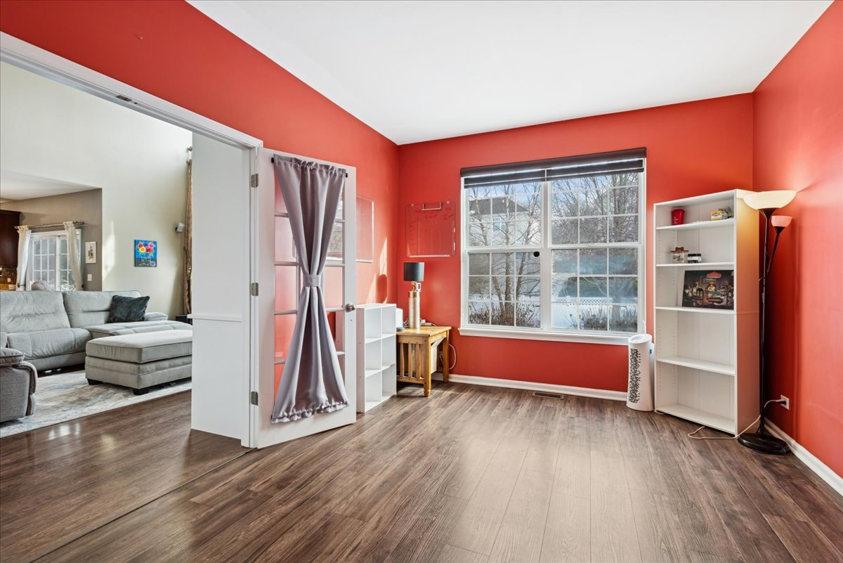 1715 White Oak Lane, Hoffman Estates, IL 60192