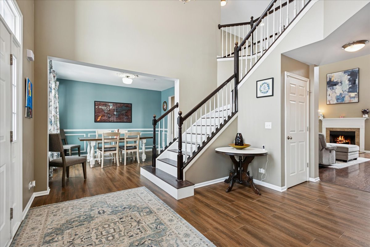 1715 White Oak Lane, Hoffman Estates, IL 60192