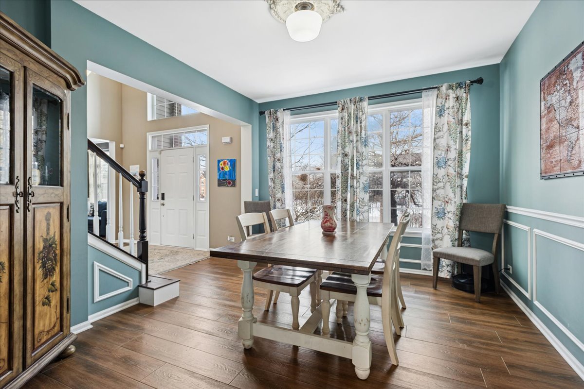 1715 White Oak Lane, Hoffman Estates, IL 60192