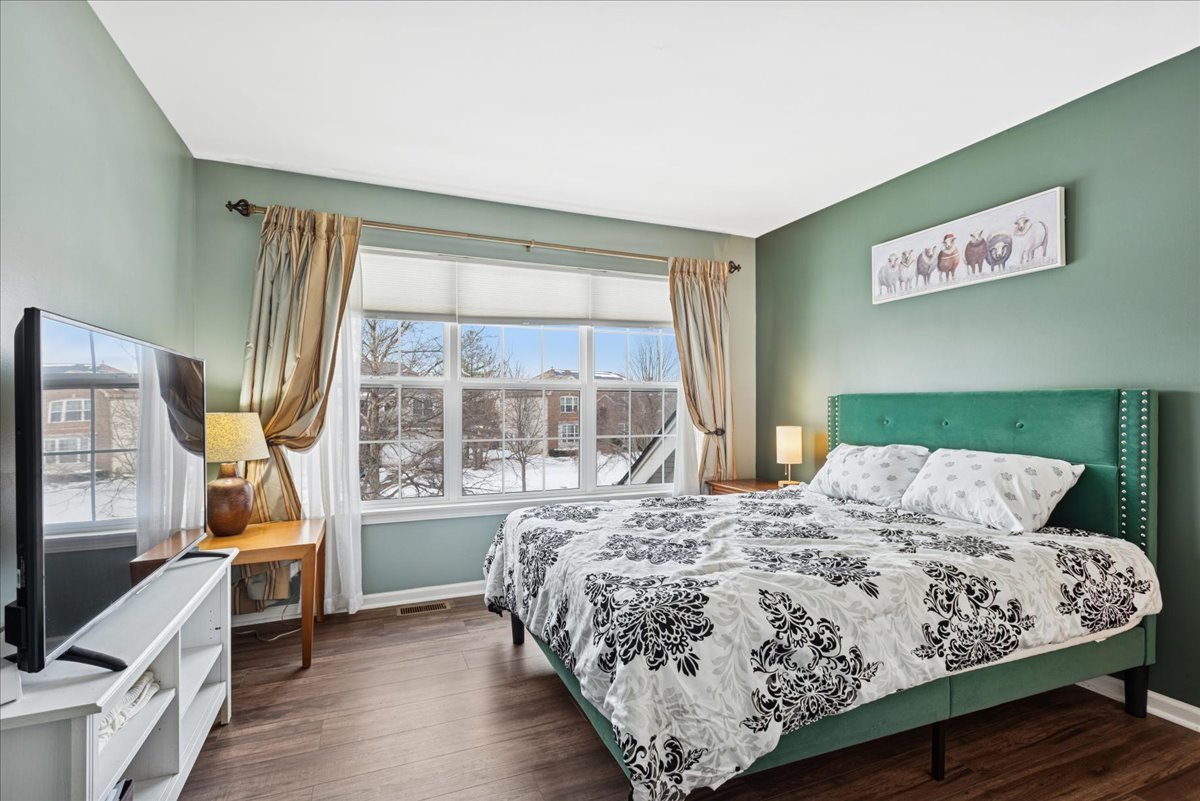 1715 White Oak Lane, Hoffman Estates, IL 60192