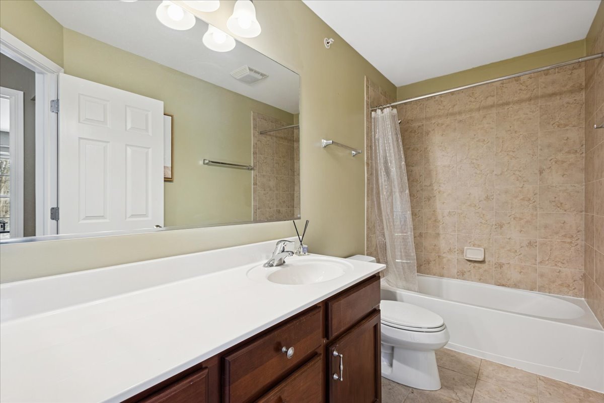 1715 White Oak Lane, Hoffman Estates, IL 60192