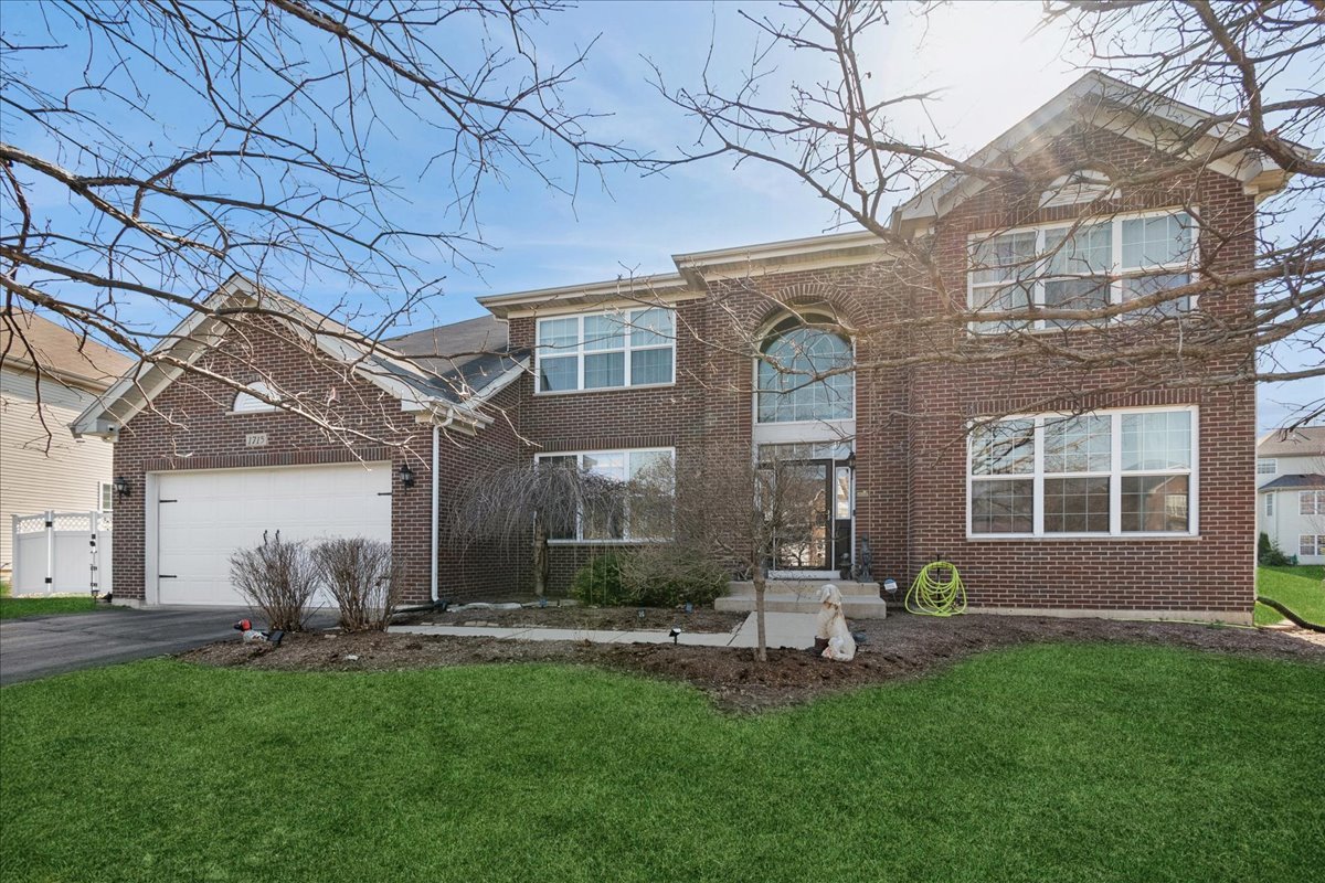 1715 White Oak Lane, Hoffman Estates, IL 60192