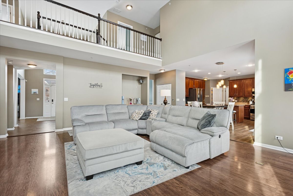 1715 White Oak Lane, Hoffman Estates, IL 60192