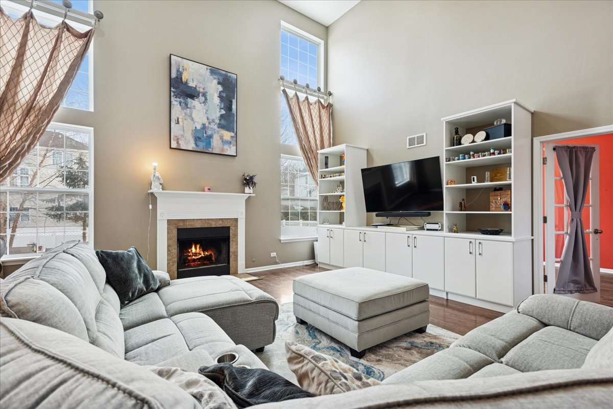 1715 White Oak Lane, Hoffman Estates, IL 60192