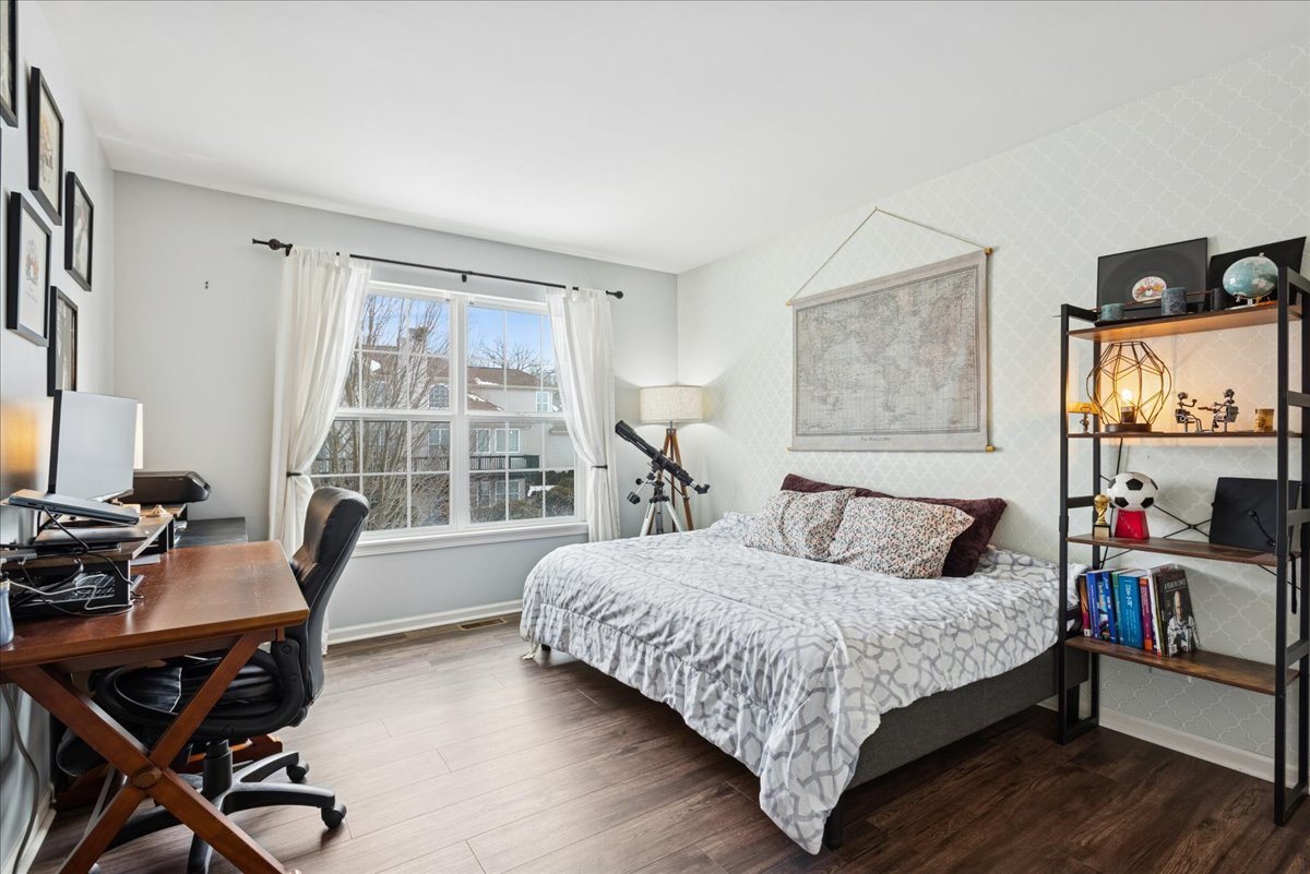 1715 White Oak Lane, Hoffman Estates, IL 60192